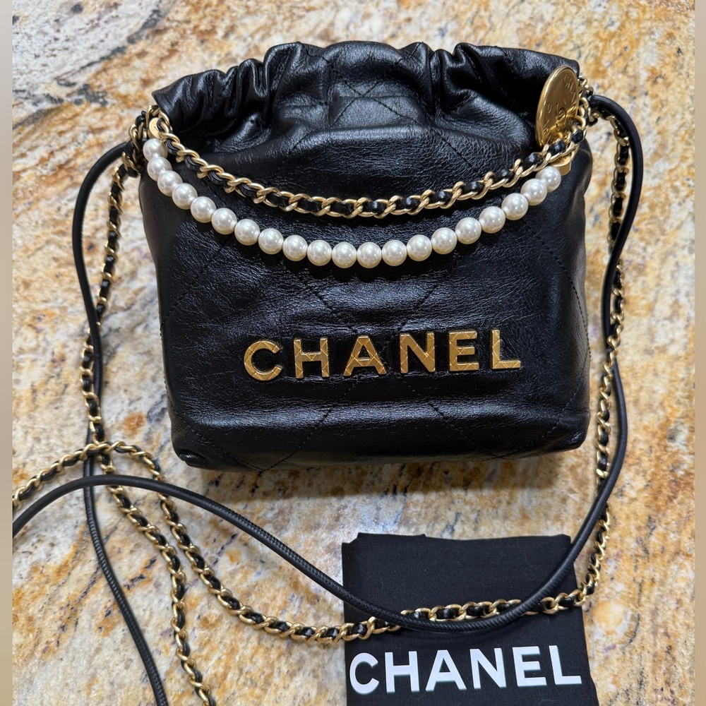23S Shiny Black Calfskin Quilted Mini Chanel 22 Pearl Bag Aged Gold Hardware